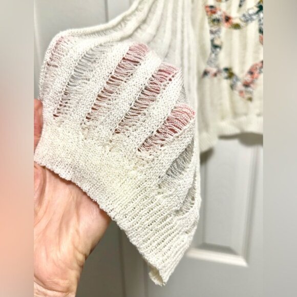 POL Cream V-Neck Sweater with Floral Star Accents - Picture 4 of 12